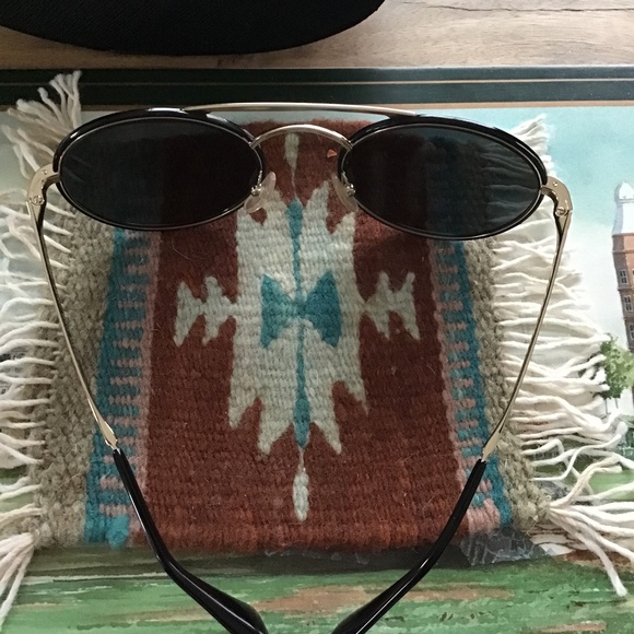 Sunglasses - Picture 6 of 6